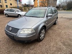 Grau Gebraucht 2003 VW Passat Kombi | 1.600 €
