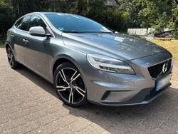 Grau Gebraucht 2018 Volvo V40 R-Design Kombi | 8.950 € (Teuer)