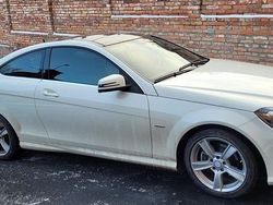 Weiß Gebraucht 2012 Mercedes C250 Limousine | 16.000 €