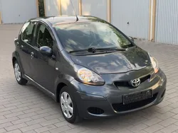 Grau Gebraucht 2009 Toyota Aygo Club Kleinwagen | 2.390 € (Guter Preis)
