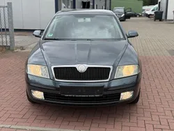 Grau Gebraucht 2005 Skoda Octavia Ambiente Limousine | 1.999 € (Fairer Preis)