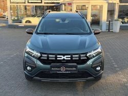 Grün Gebraucht 2024 Dacia Jogger Extreme Van / Kleinbus | 16.999 € (Superpreis)