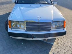 Weiß Gebraucht 1988 Mercedes E230 Limousine | 3.899 €