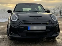 Schwarz Gebraucht 2022 Mini Cooper SE Kleinwagen | 20.800 € (Teuer)