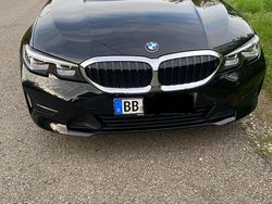 Schwarz Gebraucht 2020 BMW 320 Sport Line Kombi | 22.498 € (Guter Preis)