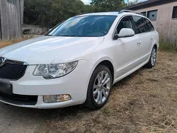 Weiß Gebraucht 2010 Skoda Superb Kombi | 4.100 €