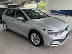 Silber Gebraucht 2023 VW Golf VIII Life Limousine | 19.990 € (Superpreis)