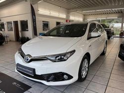 Weiß Gebraucht 2016 Toyota Auris Touring Sports Edition-S Kombi | 15.990 € (Etwas zu teuer)
