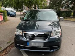 Schwarz Gebraucht 2013 Lancia Voyager Van / Kleinbus | 8.400 € (Guter Preis)