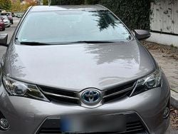 Braun Gebraucht 2014 Toyota Auris Hybrid Multidrive S Limousine | 11.000 €