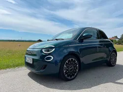Grün Gebraucht 2021 Fiat 500e La Prima Kleinwagen | 21.800 € (Teuer)