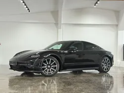 Schwarz Gebraucht 2021 Porsche Taycan Chrono Limousine | 59.490 € (Etwas zu teuer)