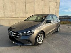 Grau Gebraucht 2019 Mercedes B180 Style Van / Kleinbus | 21.500 € (Guter Preis)