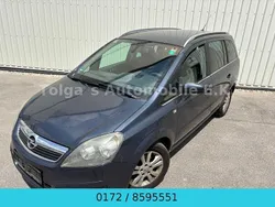 Blau Gebraucht 2006 Opel Zafira Cosmo Van / Kleinbus | 975 € (Guter Preis)
