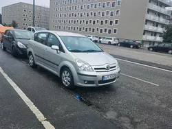 Silber Gebraucht 2004 Toyota Verso Van / Kleinbus | 4.000 € (Guter Preis)