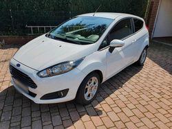 Weiß Gebraucht 2013 Ford Fiesta Kleinwagen | 4.820 € (Fairer Preis)