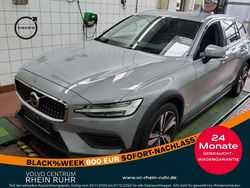 Grau vapour grey / metallic Gebraucht 2023 Volvo V60 CC Plus Kombi | 35.850 € (Guter Preis)