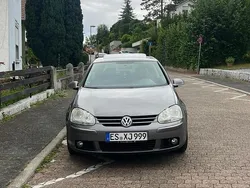 Grau Gebraucht 2007 VW Golf V Edition Kleinwagen | 2.300 €