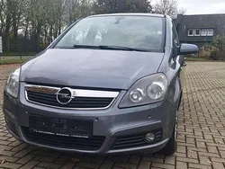 Moonlandgrau m2 Gebraucht 2005 Opel Zafira Edition Van / Kleinbus | 3.800 € (Etwas zu teuer)