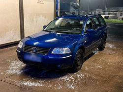 Blau Gebraucht 2001 VW Passat Kombi | 4.500 €