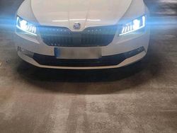 Weiß Gebraucht 2017 Skoda Superb SportLine Kombi | 13.999 € (Guter Preis)