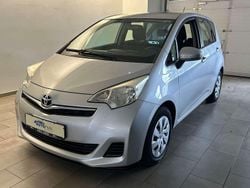 Silber Gebraucht 2011 Toyota Verso-S Cool Van / Kleinbus | 4.280 € (Fairer Preis)
