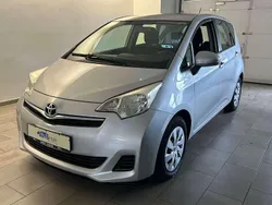Silber Gebraucht 2011 Toyota Verso-S Cool Van / Kleinbus | 4.280 € (Fairer Preis)