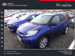 Juniper blue / night sky black Gebraucht 2023 Toyota Aygo Pulse Kleinwagen | 15.990 € (Fairer Preis)