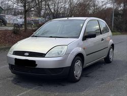Grau Gebraucht 2004 Ford Fiesta Limousine | 1.450 €