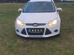 Weiß Gebraucht 2011 Ford Focus Limousine | 3.999 € (Fairer Preis)