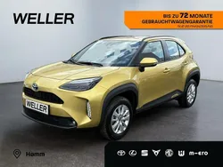 Gold Gebraucht 2024 Toyota Yaris Cross Team SUV | 24.380 € (Fairer Preis)