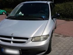 Silber Gebraucht 2000 Chrysler Voyager Van / Kleinbus | 2.500 €