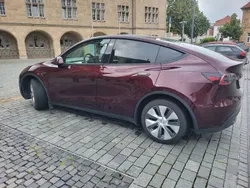 Rot Gebraucht 2023 Tesla Model Y Long Range SUV | 37.000 € (Guter Preis)