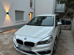Weiß Gebraucht 2016 BMW 218 Advantage Limousine | 11.099 € (Fairer Preis)