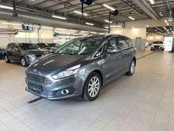 Grau Gebraucht 2017 Ford S-MAX Titanium Van / Kleinbus | 14.990 € (Fairer Preis)