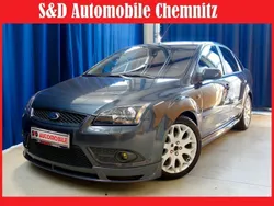 Grau Gebraucht 2006 Ford Focus Ghia Limousine | 2.499 € (Guter Preis)