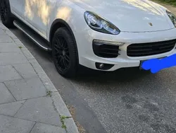 Braun Gebraucht 2015 Porsche Cayenne SUV | 41.500 €