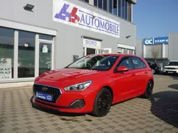 Rot Gebraucht 2019 Hyundai i30 Select Limousine | 12.900 € (Fairer Preis)