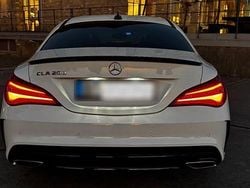 Weiß Gebraucht 2017 Mercedes CLA200 AMG line Limousine | 20.000 € (Fairer Preis)