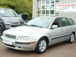 Grau Gebraucht 2002 Volvo V40 Comfort Kombi | 2.010 € (Fairer Preis)