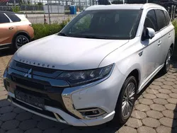 Perlmuttweiss (p) Gebraucht 2019 Mitsubishi Outlander P-HEV Top SUV | 22.550 € (Fairer Preis)