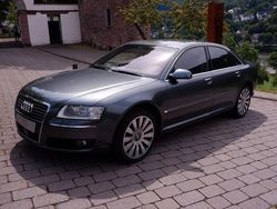 Grau Gebraucht 2007 Audi A8 Advanced Limousine | 9.900 € (Etwas zu teuer)