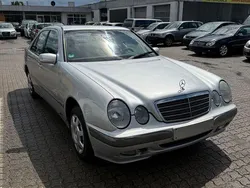 Silber Gebraucht 2001 Mercedes E200 Classic Limousine | 2.850 € (Guter Preis)