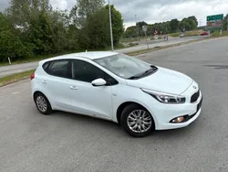 Weiß Gebraucht 2013 Kia Ceed Attract Limousine | 2.900 €