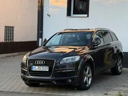 Grau Gebraucht 2007 Audi Q7 Premium SUV | 10.600 € (Fairer Preis)