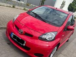 Rot Gebraucht 2010 Toyota Aygo Kleinwagen | 2.900 € (Fairer Preis)