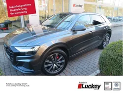 Grau Gebraucht 2022 Audi Q8 Sport SUV | 77.490 € (Etwas zu teuer)