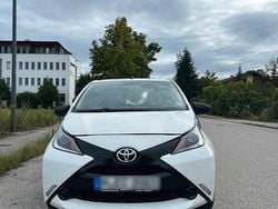 Weiß Gebraucht 2017 Toyota Aygo Kleinwagen | 3.700 € (Fairer Preis)