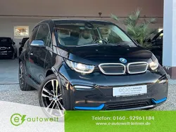 Fluid black mit akzen... Gebraucht 2022 BMW i3 Performance Kleinwagen | 20.490 € (Fairer Preis)