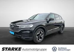 Grenadillschwarz metallic Gebraucht 2024 VW Touareg Basis SUV | 53.440 € (Superpreis)